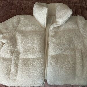 Hollister women’s off-white cropped puffer jacket. Never been worn.